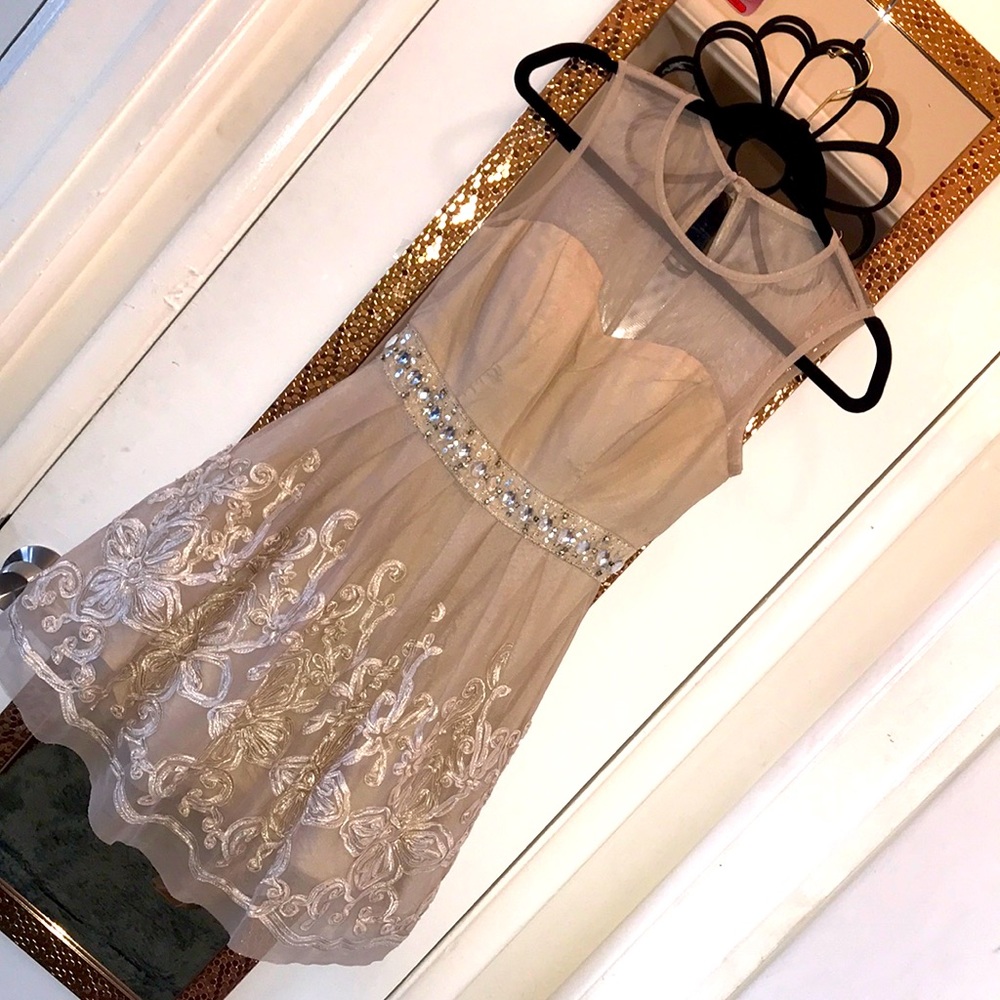 🌻🌻🌻Tan party dress🌻🌻🌻